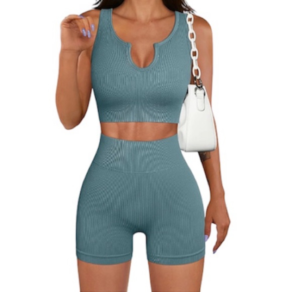 NWOT Women’s 2 Piece Workout Set